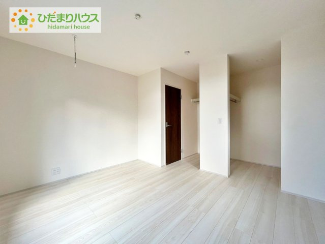 富田大徳南第3　新築戸建　2号棟の寝室|ベッドを置いても余裕の広さがあります。パソコンや趣味のスペースなどインテリアを考えるのも楽しみですね！