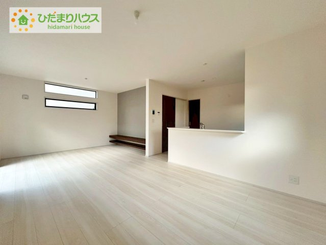 富田大徳南第3　新築戸建　2号棟の居間・リビング|開放感あるLDKを確保！家族が集まるリビングはゆったり過ごしリフレッシュする場として居心地の良い空間にしたいですね。