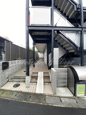 【エントランス】 | リブリ・リヴェール鎌倉 | 清潔感のあるエントランスです♪