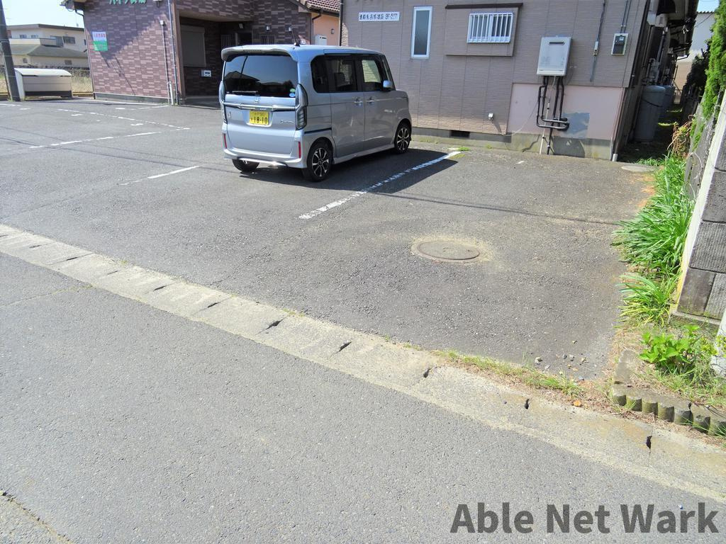 ハイツ衣鳩１の駐車場|駐車場