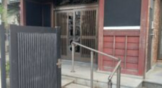 守山市吉身３丁目の店舗事務所の玄関