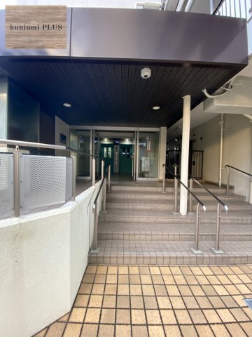 日商岩井野江マンションのエントランス