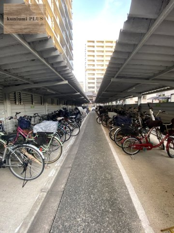日商岩井野江マンションの駐輪場