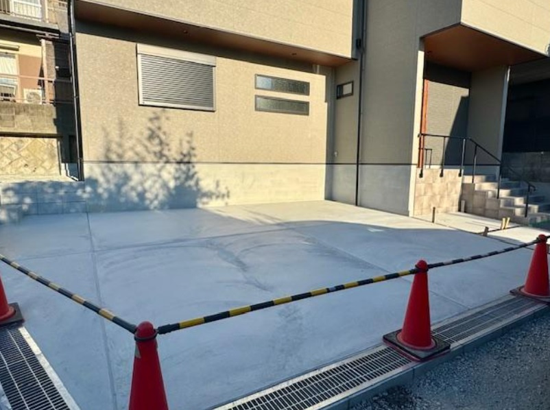 塩屋台１丁目　新築戸建の駐車場