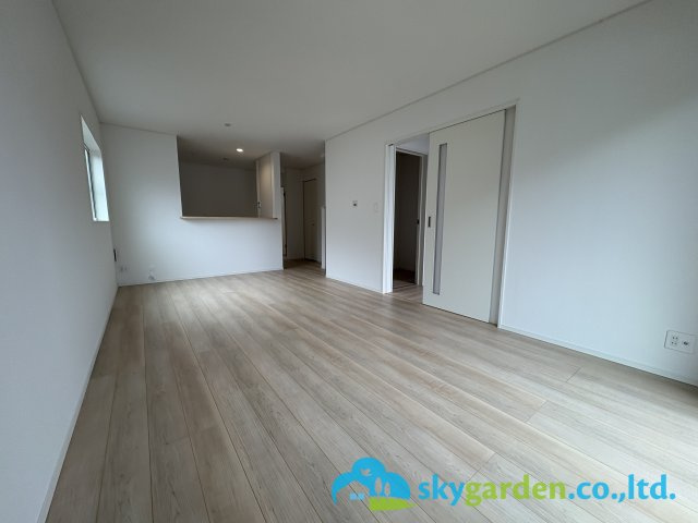 藤沢市片瀬第14　新築戸建　全3棟1号棟の居間・リビング