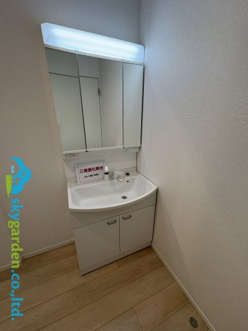 藤沢市片瀬第14　新築戸建　全3棟1号棟の独立洗面台|独立洗面台で身支度をすべて済ませてしまいましょう