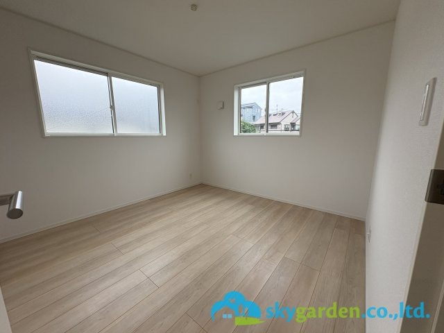 藤沢市片瀬第14　新築戸建　全3棟1号棟の洋室|落ち着いた色調の洋室です