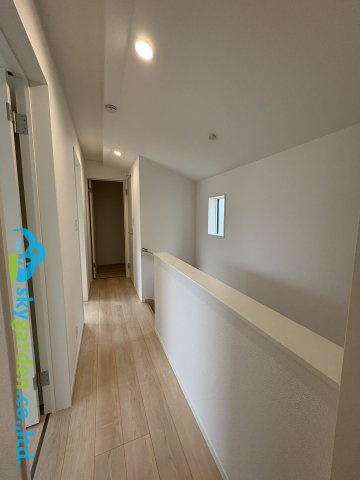 藤沢市片瀬第14　新築戸建　全3棟1号棟の内装|明るい色調の室内です