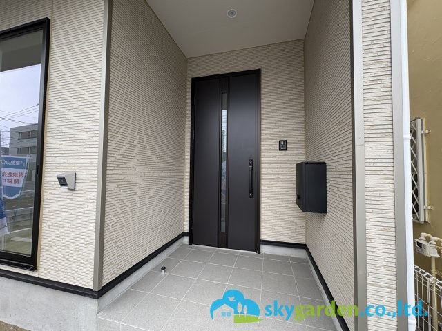 藤沢市片瀬第14　新築戸建　全3棟1号棟の玄関|玄関前の様子