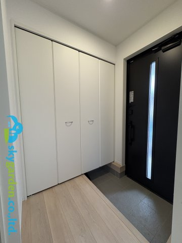 藤沢市片瀬第14　新築戸建　全3棟1号棟の玄関|玄関の様子