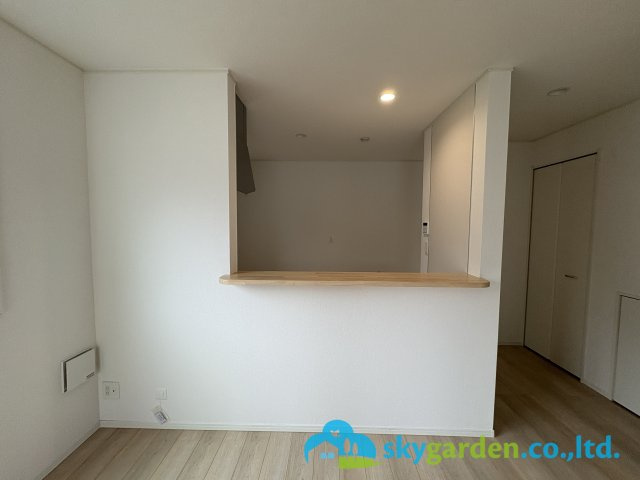 藤沢市片瀬第14　新築戸建　全3棟1号棟の内装|会話が弾む対面キッチン