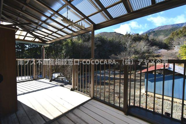 南アルプス市上市之瀬の中古一戸建のバルコニー|広いベランダです