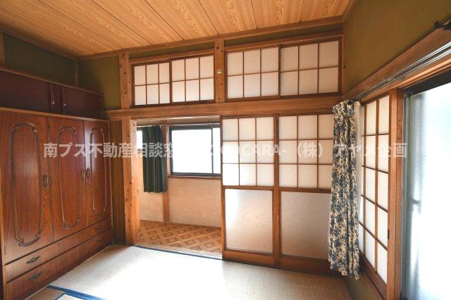 南アルプス市上市之瀬の中古一戸建の和室|２階西側和室（南側から撮影）