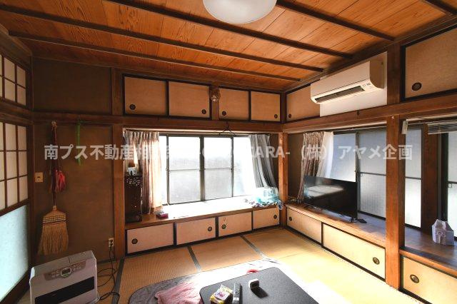 南アルプス市上市之瀬の中古一戸建の和室|1階西側和室（北から南を撮影）