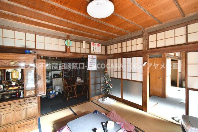 南アルプス市上市之瀬の中古一戸建の和室|1階西側和室（南から北を撮影）