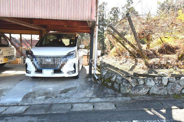 南アルプス市上市之瀬の中古一戸建の駐車場