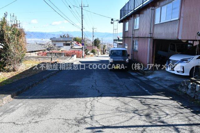 南アルプス市上市之瀬の中古一戸建の前面道路含む現地写真|幅員5.4ｍ