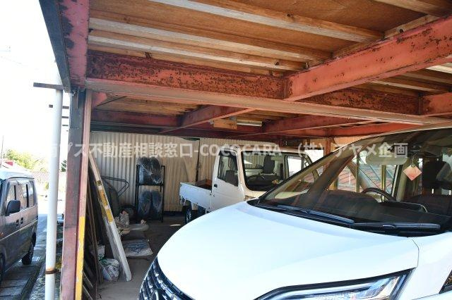 南アルプス市上市之瀬の中古一戸建の駐車場