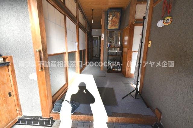 南アルプス市上市之瀬の中古一戸建の玄関