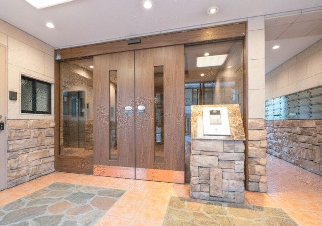 フェニックス新宿七丁目のエントランス