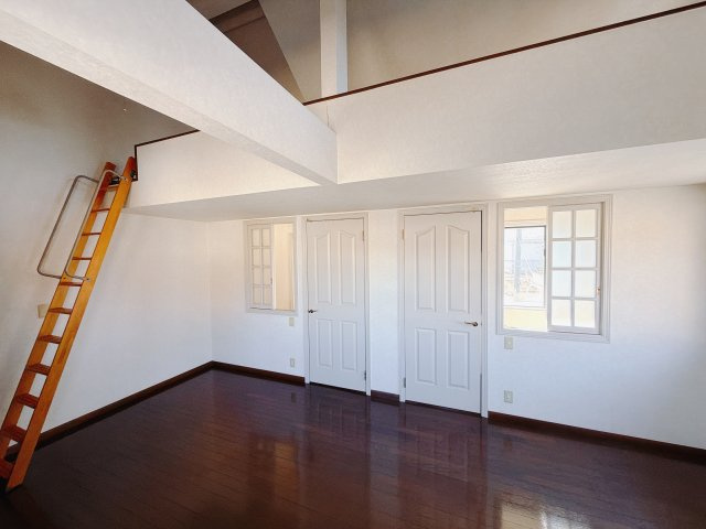 【中古戸建】前橋市上新田町の洋室|■2階洋室｜子供部屋のメリットは「自立心を養うことができる」「自分で整理整頓できるようになる」そして、お子様が成長した際には「プライバシーを確保できる」といい事だらけ♪