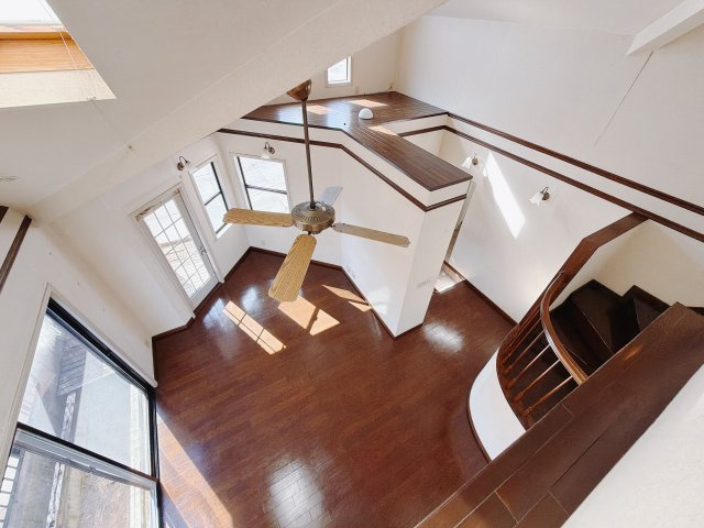 【中古戸建】前橋市上新田町の居間・リビング|■リビング｜リビングは吹き抜け採用になっていますので、開放的な日常が体験できます