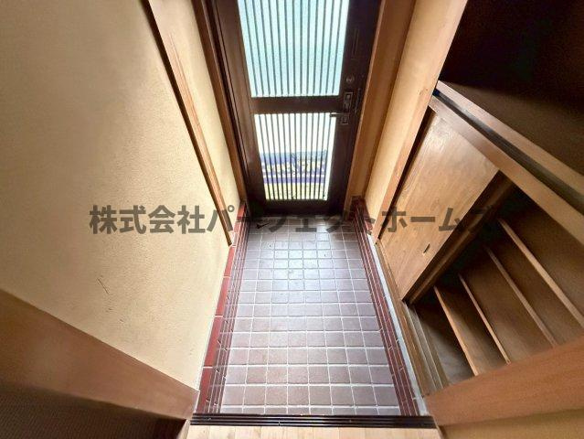 私部7丁目戸建　賃貸の玄関|落ち着いた玄関です