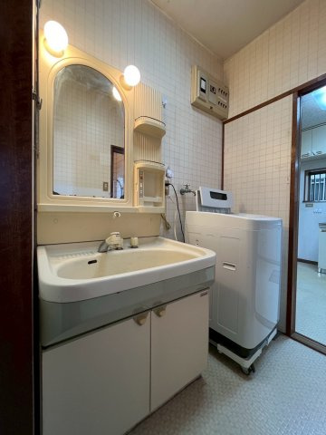 中国分３丁目　中古戸建ての独立洗面台|独立洗面台、朝の身支度には欠かせません