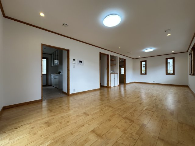 神戸市垂水区舞多聞西４丁目戸建の居間・リビング