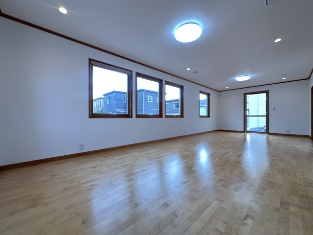 神戸市垂水区舞多聞西４丁目戸建の居間・リビング