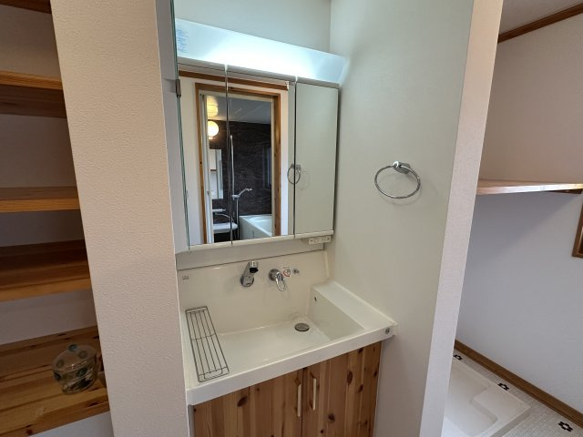 神戸市垂水区舞多聞西４丁目戸建の独立洗面台