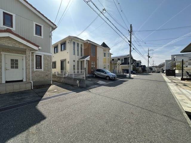 神戸市垂水区舞多聞西４丁目戸建の前面道路含む現地写真