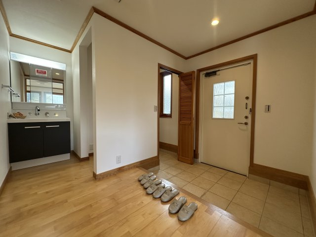 神戸市垂水区舞多聞西４丁目戸建の玄関