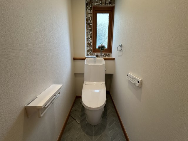 神戸市垂水区舞多聞西４丁目戸建のトイレ