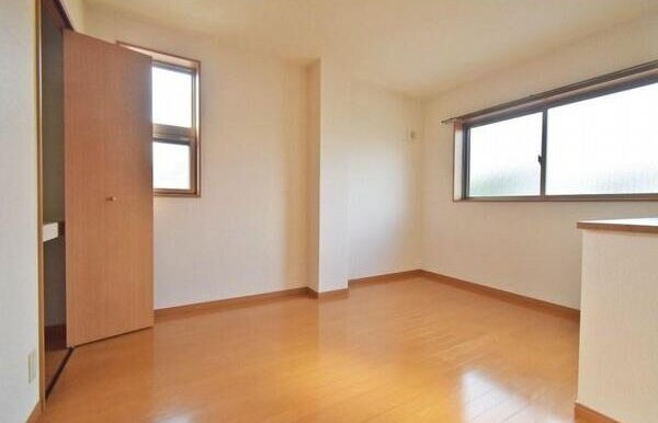 レスティーオ岩崎台の居間・リビング