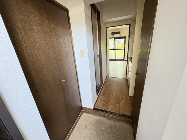 メゾン市川の玄関