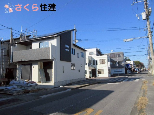 ブルーミングガーデン弥生2丁目　2号棟の前面道路含む現地写真|車は並列で2台駐車が可能になります◎