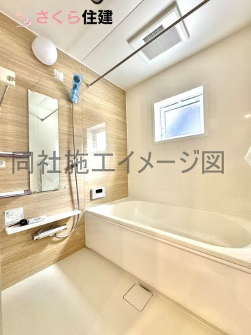 ブルーミングガーデン弥生2丁目　2号棟の内観：施工例|同社施工物件の写真です。雨の日や湿気の多い梅雨時期などに重宝する浴室暖房乾燥機付きです。				