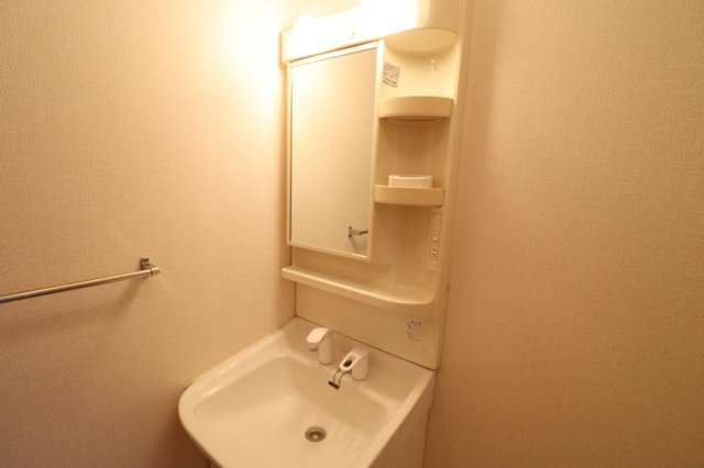 熊本市西区上代１丁目のアパートの独立洗面台