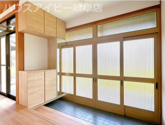 【玄関】 | 瑞穂市古橋リフォーム済みの中古住宅築37年！お車並列3台可能！最寄りの駅まで徒歩10分！ | 瑞穂市古橋リフォーム済みの中古住宅築37年！お車並列3台可能！最寄りの駅まで徒歩10分！