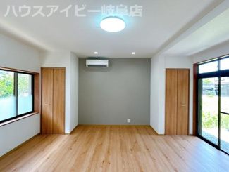 【洋室】 | 瑞穂市古橋リフォーム済みの中古住宅築37年！お車並列3台可能！最寄りの駅まで徒歩10分！ | 瑞穂市古橋リフォーム済みの中古住宅築37年！お車並列3台可能！最寄りの駅まで徒歩10分！