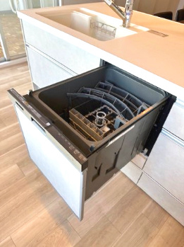 【設備】 | プレステージ新千里西町 3号棟 | 使いやすいビルトイン食洗機付きで、食後の洗い物はおまかせ！家事の負担も軽減してくれます。