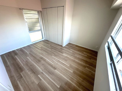 【洋室】 | プレステージ新千里西町 3号棟 | 7.1帖の洋室！全居室に収納が備わり、お部屋も広く、スッキリとお使いいただけます。