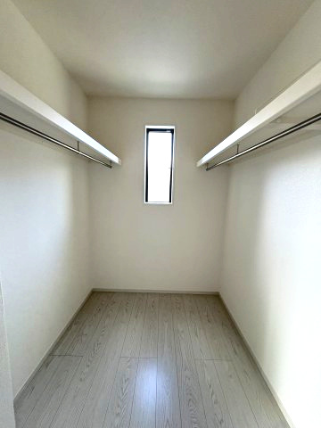 【収納】 | 福岡市東区三苫4丁目3期　1号棟（全4棟）【仲介手数料無料・0円】 | 現地写真。ウォークインクローゼットです。