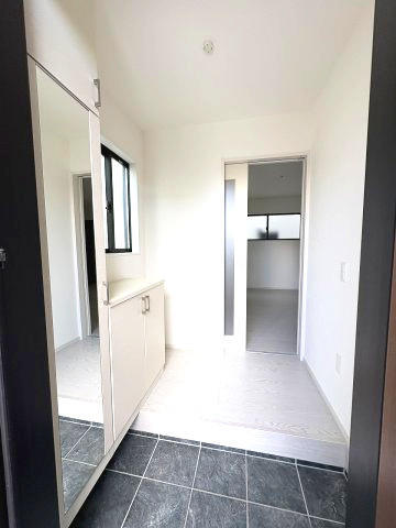 【玄関】 | 福岡市東区三苫4丁目3期　1号棟（全4棟）【仲介手数料無料・0円】 | 現地写真。