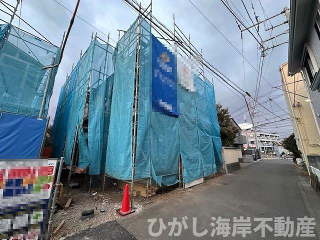 茅ヶ崎市円蔵　新築戸建　全２棟の前面道路含む現地写真|2月1日撮影　建築中　現地外観