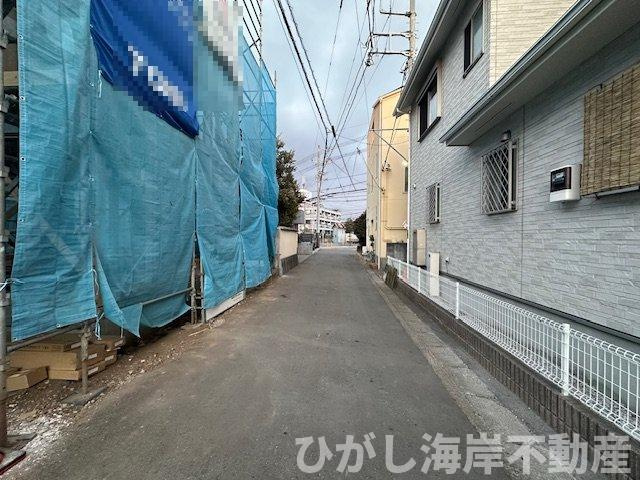 茅ヶ崎市円蔵　新築戸建　全２棟の前面道路含む現地写真|2月1日撮影　建築中　現地外観