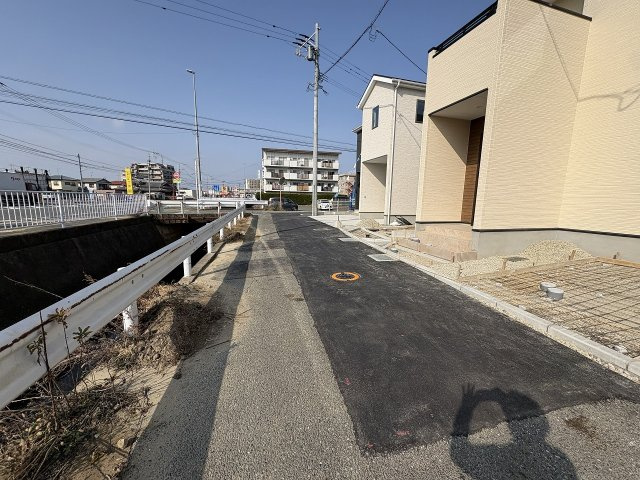 【その他】 | 福岡市東区三苫4丁目3期　2号棟（全4棟）【仲介手数料無料・0円】 | 現地写真。前面道路です。