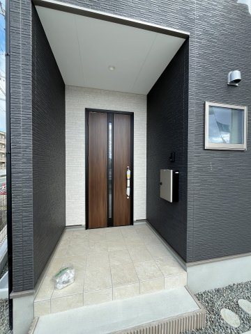 【玄関】 | 福岡市東区三苫4丁目3期　2号棟（全4棟）【仲介手数料無料・0円】 | 現地写真。