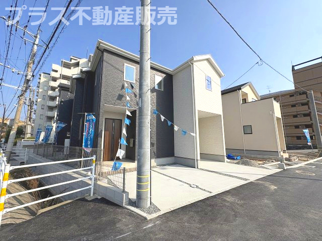 【外観】 | 福岡市東区三苫4丁目3期　2号棟（全4棟）【仲介手数料無料・0円】 | 現地写真。プラス不動産販売なら、現場の全ての棟をまとめてご見学頂けます。